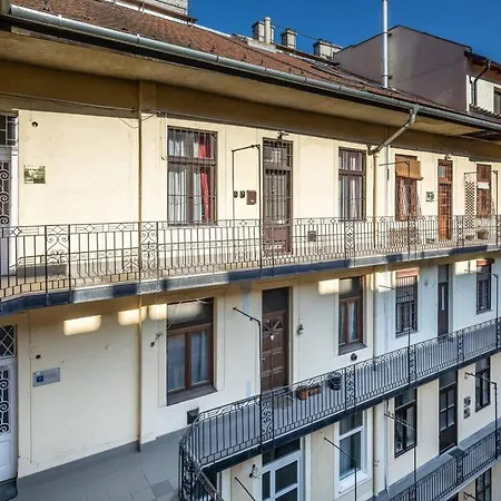 Vamhaz Boulevard Апартаменты *