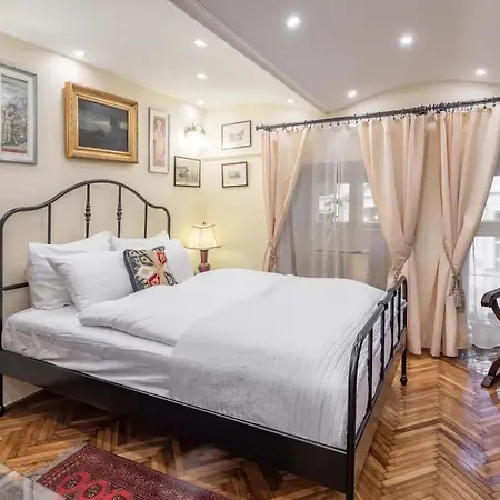 Vámház Boulevard *