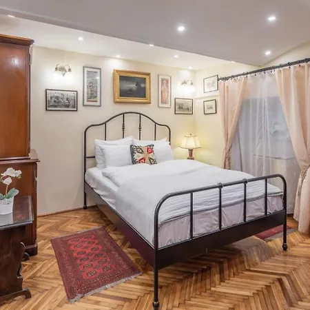 Vamhaz Boulevard Apartment