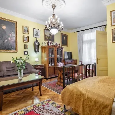 Vamhaz Boulevard Apartment *
